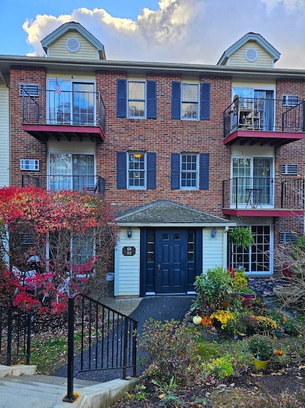 130 Endicott St N Unit 104, Laconia, NH 03246