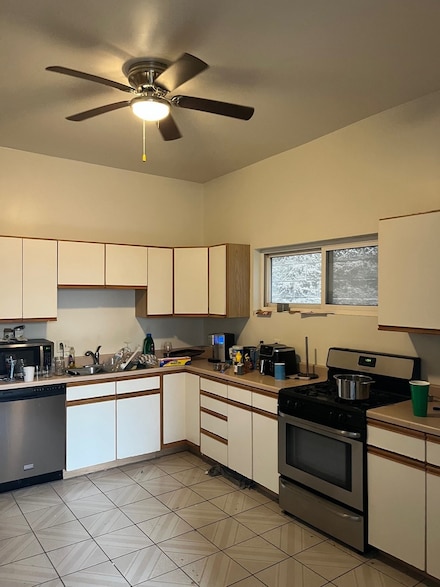 3242 N Sheffield Ave Unit 2, Chicago, IL 60657