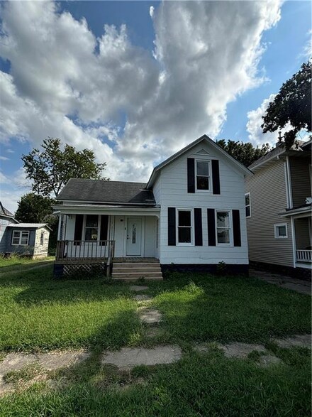2216 Broadway Ave, Parsons, KS 67357