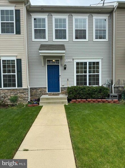 45668 Bethfield Way, California, MD 20619