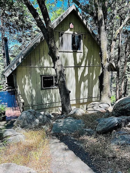 1010 Jungfrau Dr, Crestline, CA 92325