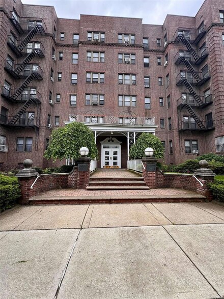 170-40 Highland Ave Unit 303, Jamaica, NY 11432