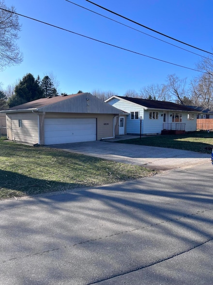 68190 Shirley Ln, Edwardsburg, MI 49112