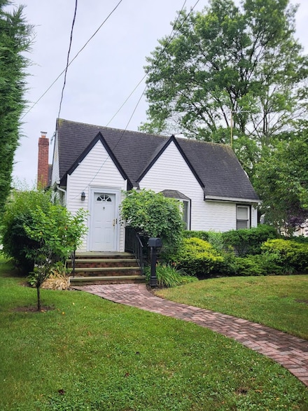 2 Dorothy Ct, Merrick, NY 11566