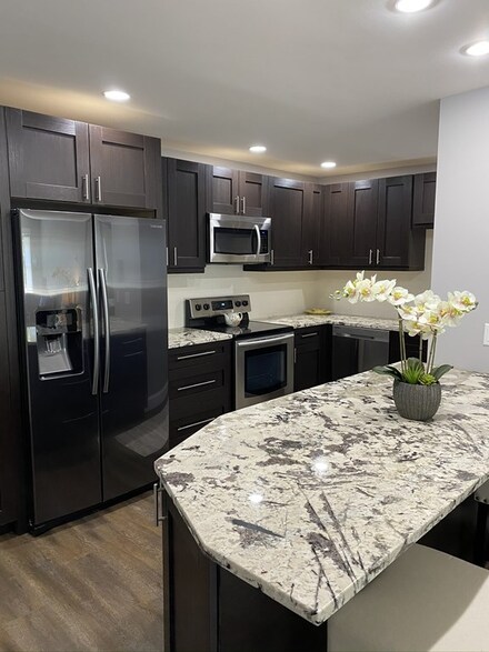 73 Walnut St Unit 10, Newtonville, MA 02460
