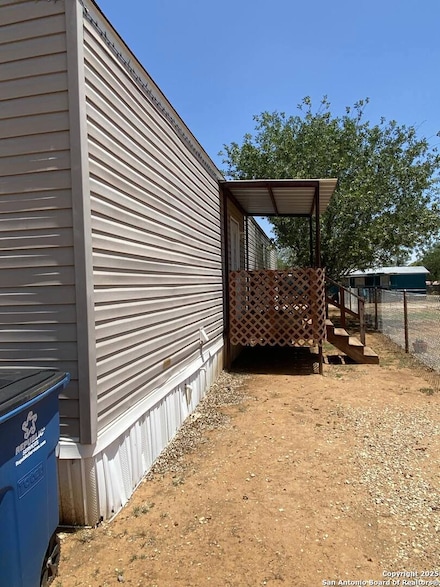 311 N Darlington St, Dilley, TX 78017