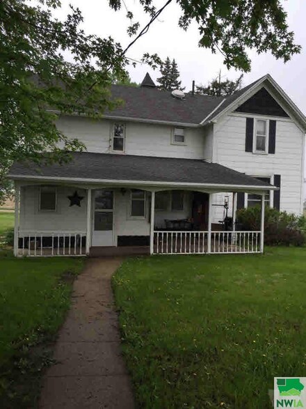 1670 Woodbury Ave, Cushing, IA 51018