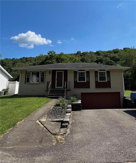 56 Princess Dr, Weirton, WV 26062