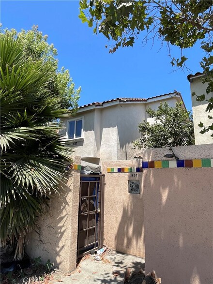 1637 E Gage Ave, Los Angeles, CA 90001