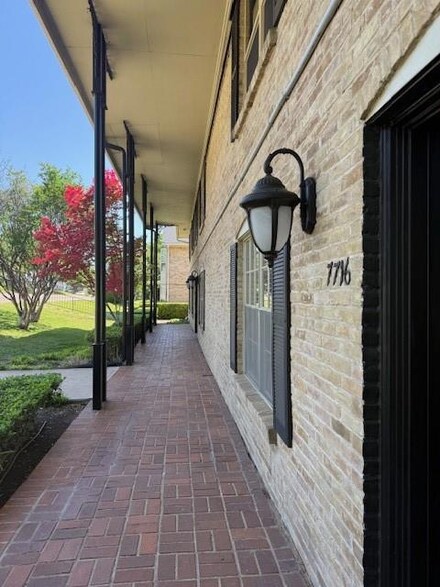 7716 Royal Ln Unit 112, Dallas, TX 75230
