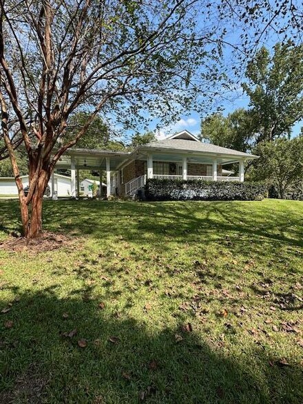 106 Southall Dr, Vicksburg, MS 39183