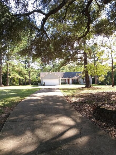 623 W Washington St, Boston, GA 31626