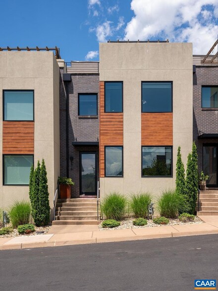 573 Lochlyn Hill Dr, Charlottesville, VA 22901