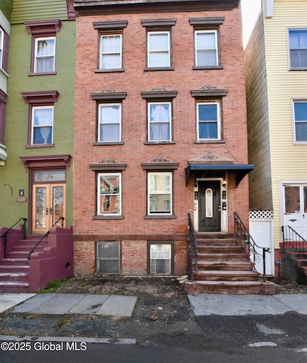 140 3rd St, Troy, NY 12180