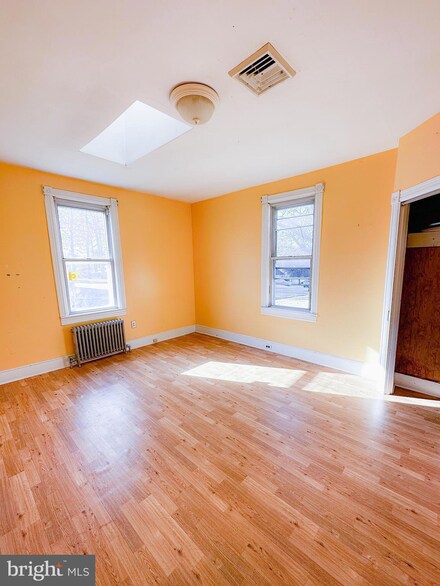 165 E 4th Ave, Runnemede, NJ 08078