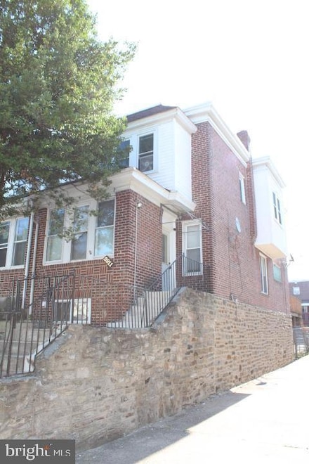 5911 Reach St, Philadelphia, PA 19120