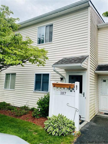 107 Gregory Ct Unit 107, Highland, NY 12528