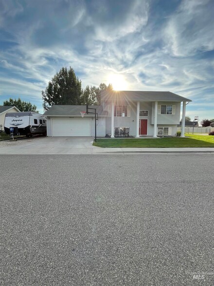 2603 Applewood Ave, Fruitland, ID 83619