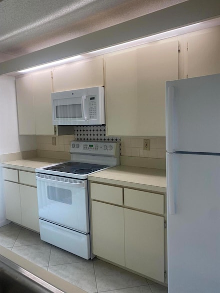 222 Live Oak Ln, Boynton Beach, FL 33436