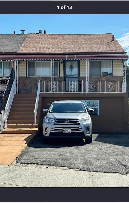 318 Beach 42nd St, Far Rockaway, NY 11691