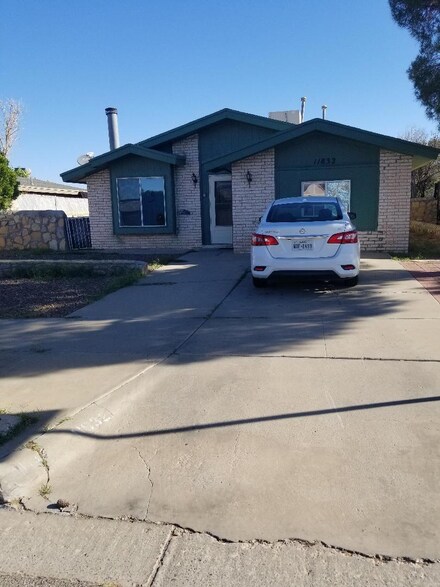 11832 Jim Ferriell Dr, El Paso, TX 79936