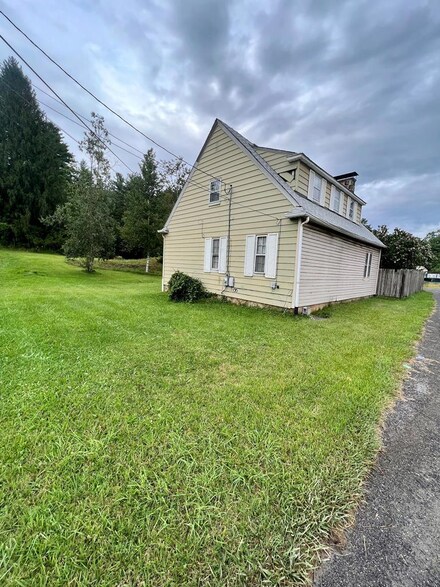 2027 Ritter Dr, Daniels, WV 25832