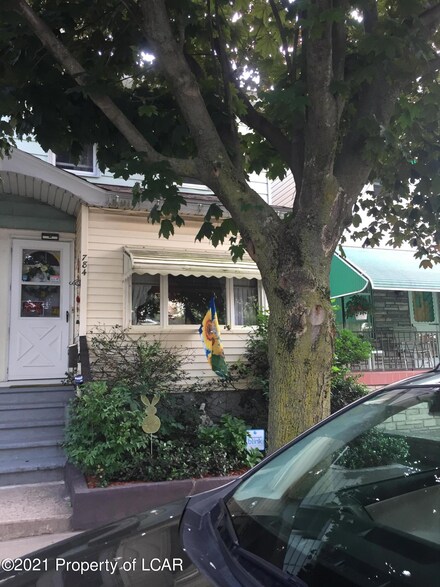 784 N James St, Hazleton, PA 18201