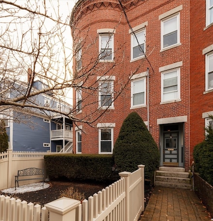14 Dudley St Unit 1, Cambridge, MA 02140