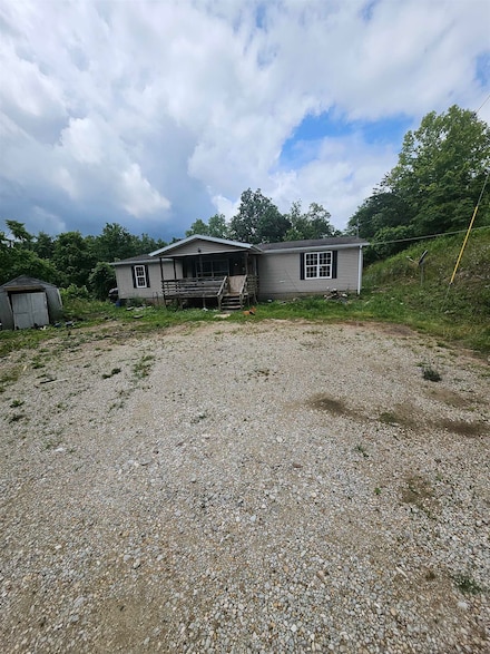 567 Sandy Ridge Rd, Glenwood, WV 25520