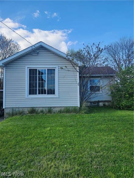 48 Hancock St, Girard, OH 44420