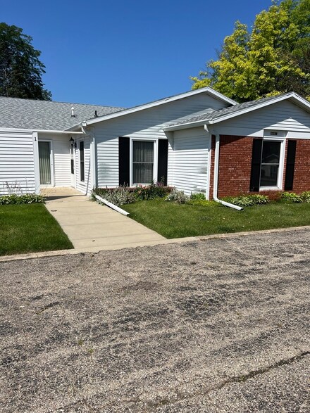 606 Kiwanis Ct Unit 1, Freeport, IL 61032