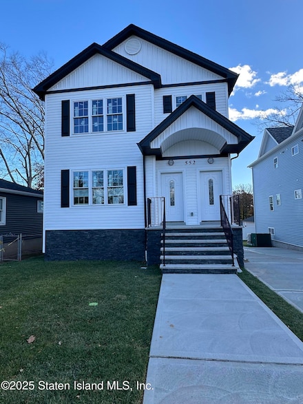 552 Drumgoole Rd E, Staten Island, NY 10312