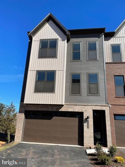2657 Jetstream Rd, Herndon, VA 20171