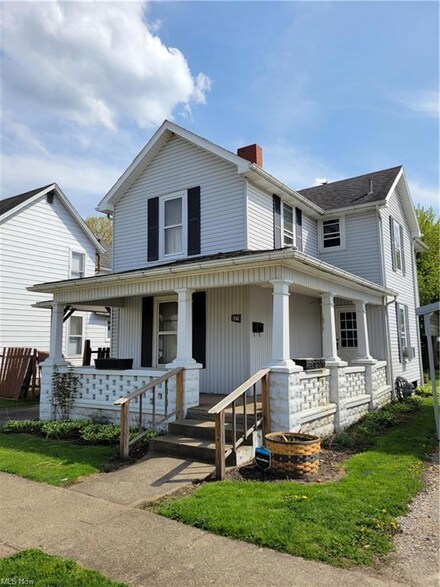 731 Elm St, Coshocton, OH 43812