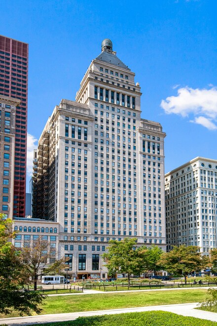 310 S Michigan Ave Unit 2502, Chicago, IL 60604