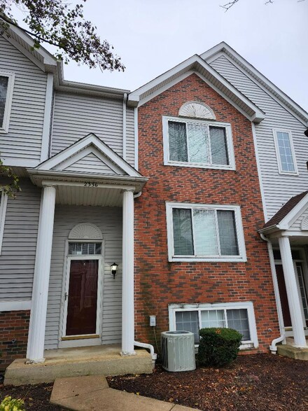 2336 Dawson Ln Unit 203, Algonquin, IL 60102