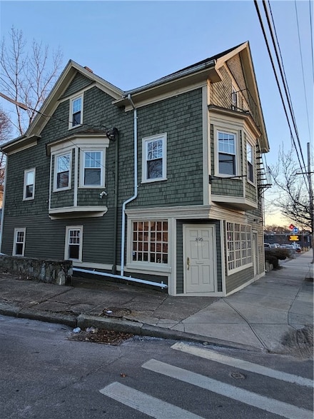 895 N Main St, Providence, RI 02904