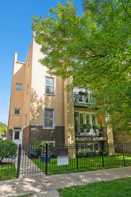 2146 W Addison St Unit 3, Chicago, IL 60618
