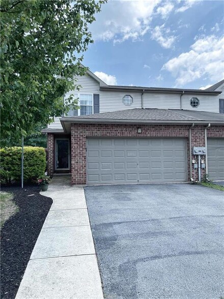 2782 Sequoia Dr, Macungie, PA 18062
