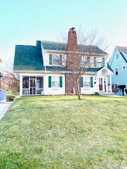 728 E 3rd St, Dixon, IL 61021