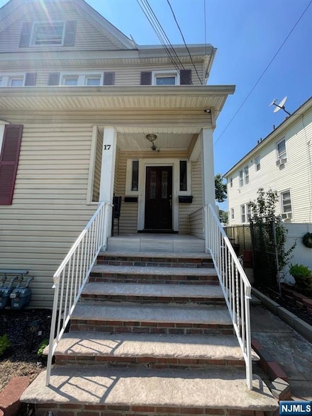 17 Byrne St, Hackensack, NJ 07601