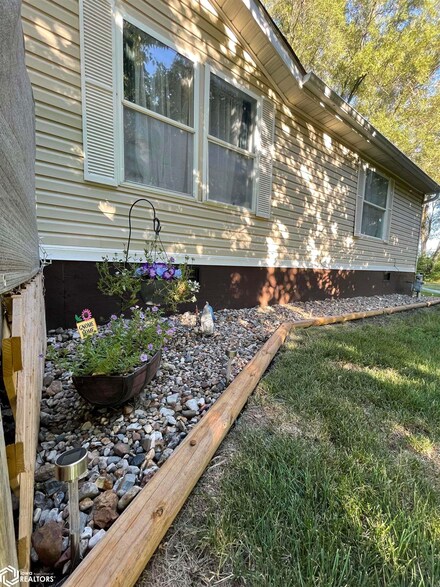 306 Sheridan St, Beacon, IA 52534