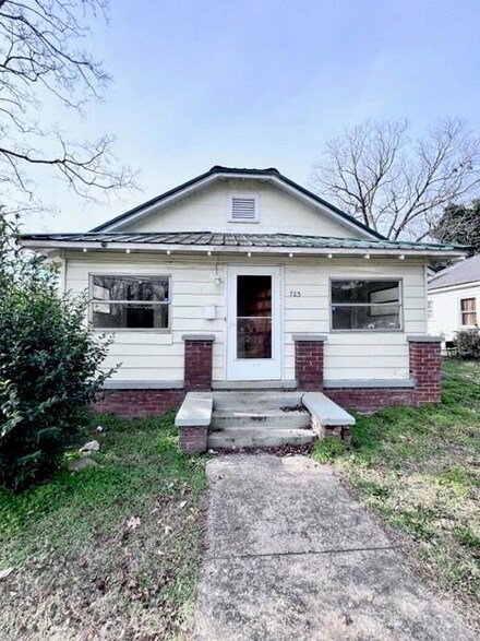 703 Buffalo St, Shelby, NC 28150