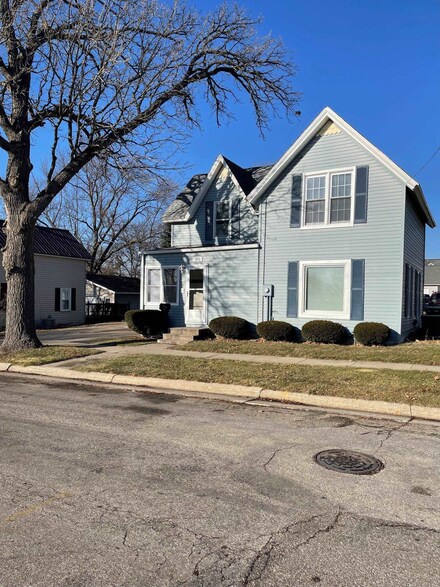 303 I Ave, Grundy Center, IA 50638
