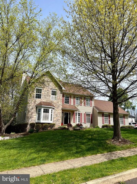 41 Dwight Dr, Royersford, PA 19468