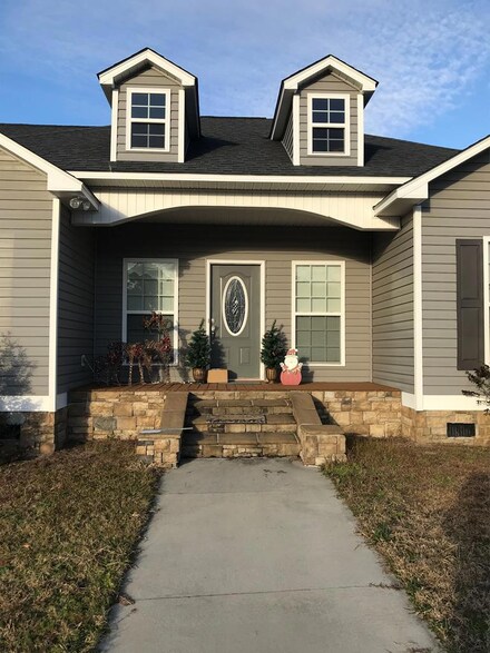 127 Oak Point Ave, Tifton, GA 31793