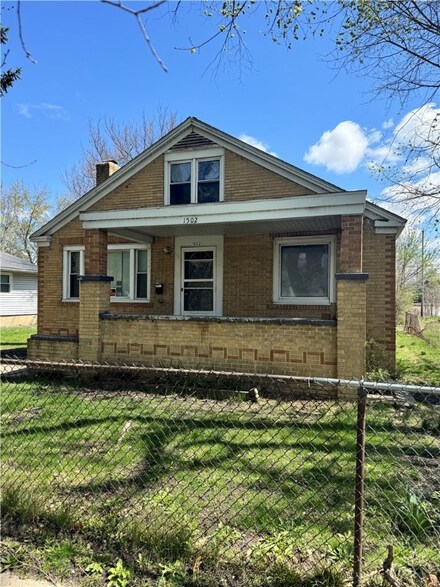 1502 N Clinton St, Decatur, IL 62526