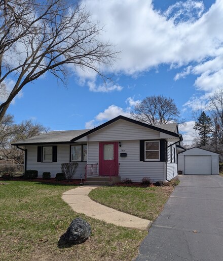 2414 Montana Ave, Rockford, IL 61108