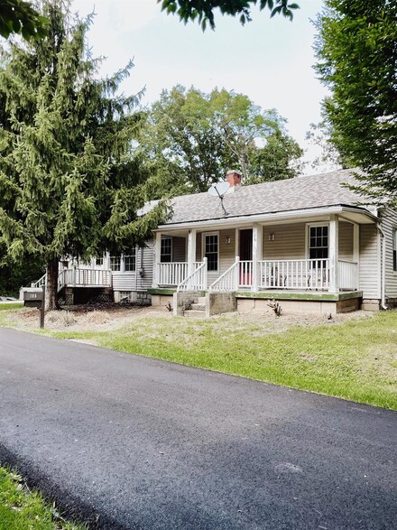 106 Laurel St, Loveland, OH 45140