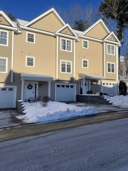 163 Woodview Way Unit 2, Manchester, NH 03102